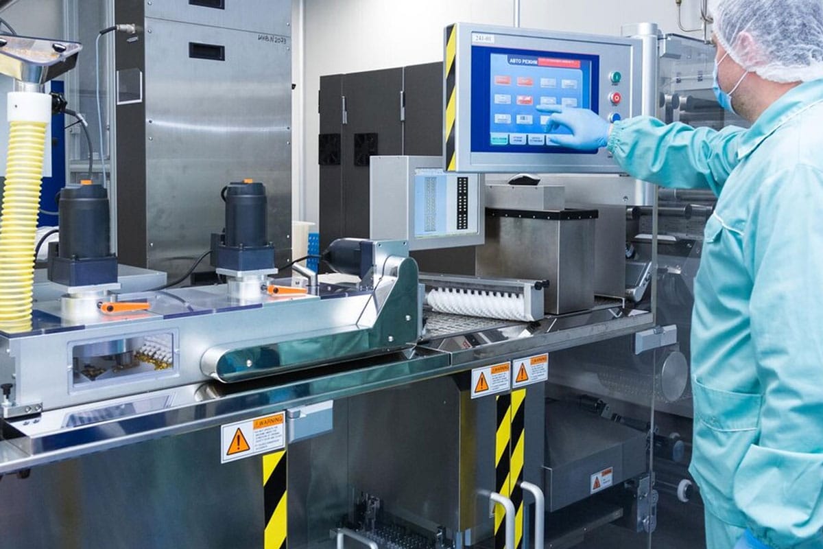 operating-on-pharmaceutical-equipment operating on pharmaceutical equipment